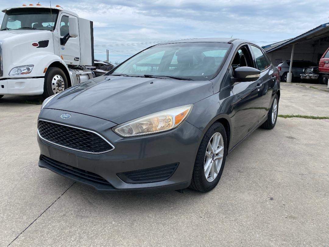 photo of 2017 Ford Focus SE Sedan